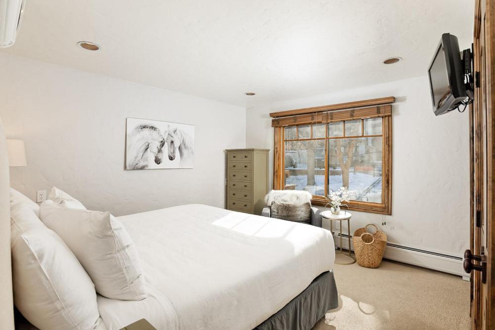Fasching Haus Unit 310, Deluxe Condo W/ Stately Furnishings, Private Deck, A/C Aspen Exterior photo