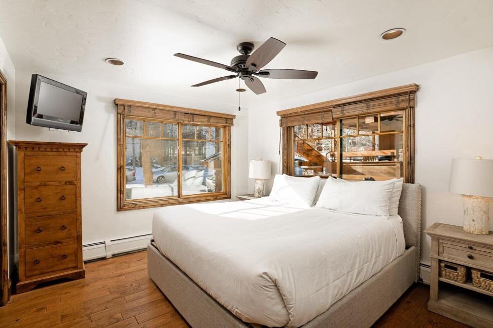Fasching Haus Unit 310, Deluxe Condo W/ Stately Furnishings, Private Deck, A/C Aspen Exterior photo