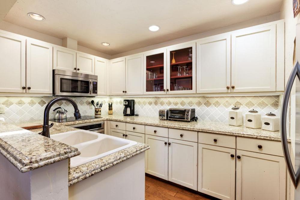 Fasching Haus Unit 310, Deluxe Condo W/ Stately Furnishings, Private Deck, A/C Aspen Exterior photo