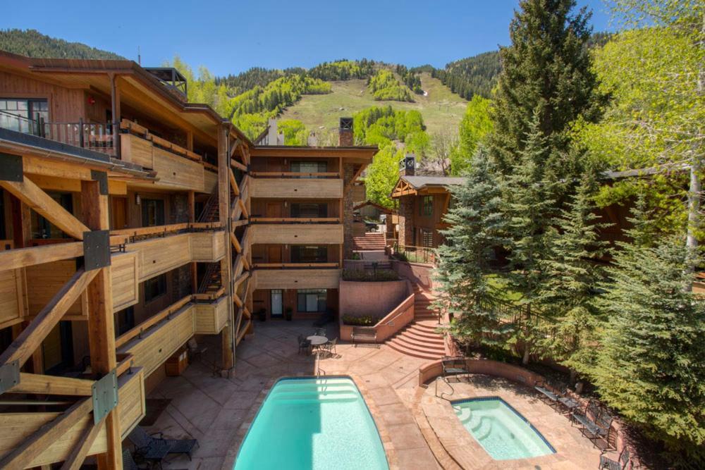 Fasching Haus Unit 310, Deluxe Condo W/ Stately Furnishings, Private Deck, A/C Aspen Exterior photo