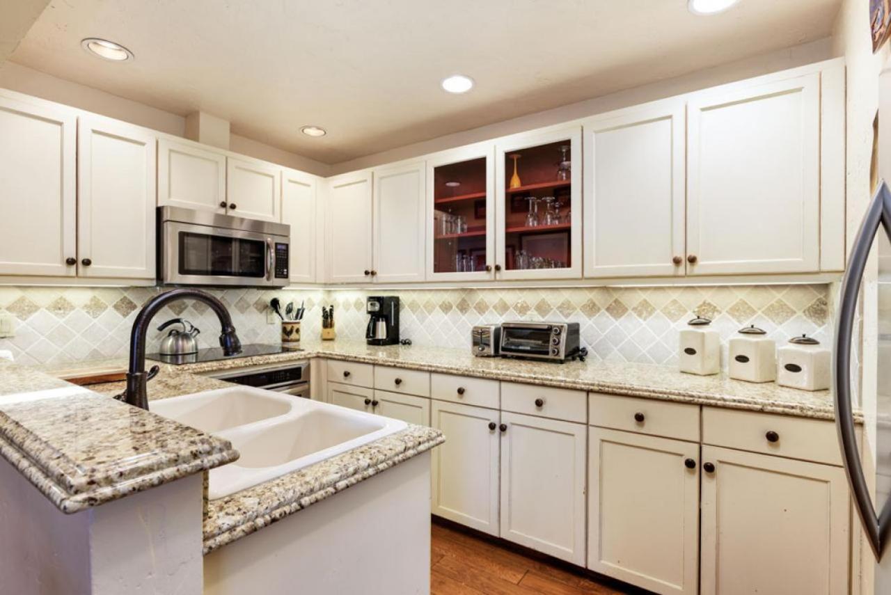 Fasching Haus Unit 310, Deluxe Condo W/ Stately Furnishings, Private Deck, A/C Aspen Exterior photo